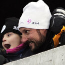 Ruvdnaprinsa Haakon ja Prinseassa Ingrid Alexandra geah&#269;&#269;aba sprint&#269;uoigamiid Gonagastribunas (Govva: Erik Johansen / Scanpix)