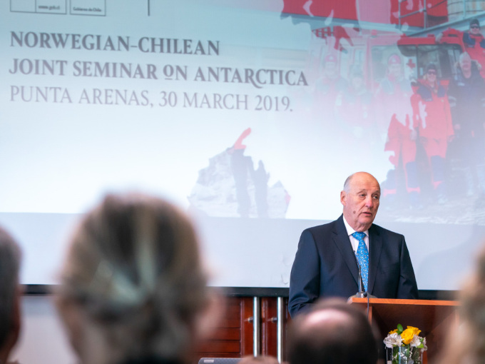 Gonagas Harald rabai Norgga-Chile seminára Anárktalaš guovlluid birra. Govva: Heiko Junge / NTB scanpix