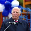 Gonagas Harald sárdnestuolus o&#273;&#273;a suohkanstoahkan&#154;ilju rahpamis Trænas (Govva: Knut Falch, Scanpix)