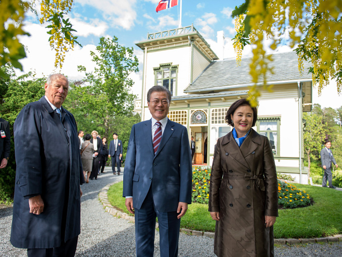 Stáhtaguossástallan loahpahuvvui Edvard Grieg ruovttus Troldhaugenis. Govva: Sven Gj. Gjeruldsen, Gonagaslaš hoavva