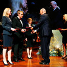 4. september: Kong Harald deler ut Kavliprisene 2012 - her prisen for nevrovitenskap til Ann Martin Graybiel, Winfried Denk og Cornelia Isabella Bargmann i Oslo konserthus (Foto: Erlend Aas / NTB scanpix)