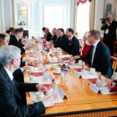 Maŋŋel ságastallamiid Presideantagárdimis, jotke Norgga ja Latvia sáttagottiid čoahkkimiin. Govva: Lise Åserud / NTB Scanpix
