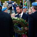 Ruvdnaprinsa bidjá lie&#273;&#273;ekránssa Vikeså muitobáikái, mii lea ceggejuvvon muitun ON-soalddáhiidda  (Govva: Bjørn Sigurdsøn, Scanpix)