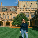 Prinsesse Ingrid Alexandra på universitetsområdet ved Universitetet i Sydney. Handoutbilde fra Det kongelige hoff publisert 25.07.2025 i forbindelse med studiestart ved Universitetet i Sydney i starten av august 2025. Bildet er kun til redaksjonell bruk – ikke for salg, og kan benyttes fritt mot kreditering. Foto: Raquel Pires Photography / Det kongelige hoff