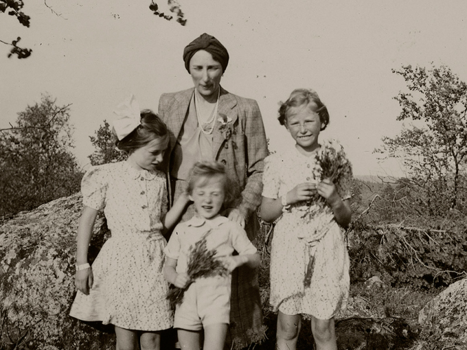 En rastepause på flukten gjennom Finland 13. august til 15. august 1940. Foto: De kongelige samlinger