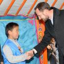 Ruvdnaprinsa deaivvada Our home Ger School ohppiiguin Ulan Batoris (Govva: D. Rentsendorj, Montsame news agency)