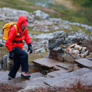 Den øverste delen av Keiserstien har sherpaer fra Nepal utbedret med steinheller og laget trapp av.  Foto: Lise Åserud, NTB scanpix.