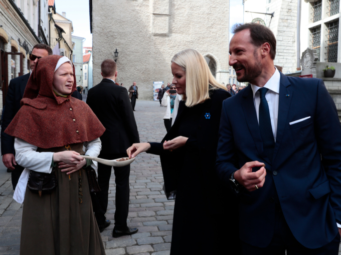 Váccašeamen Tallinna boares gávpotoasis. Govva: Lise Åserud, NTB Scanpix