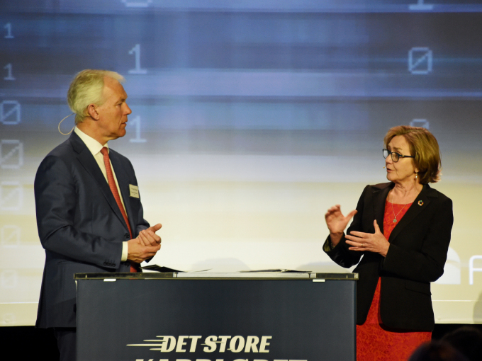 Direktør Dame Polly Courtice fra University of Cambridge og konsernsjef i KLP Sverre Thornes diskuterte bærekraftig utvikling og næringsliv. Foto: Sven Gj. Gjeruldsen, Det kongelige hoff