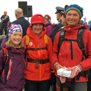 Dronningen sammen med Aviaja Kleist, Mathias Edin Berg (10) og Johanne Eline Angelsen på Keiservarden. Foto: Ida Maria Pinnerød