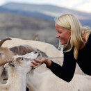 Ruvdnaprinseassa Mette-Marit gáiccaiguin Pika várre&#269;ohkas (Govva: Lise Åserud / Scanpix)
