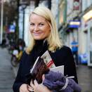 25. november: Kronprinsessen besøker Røde kors, Robin Hood-huset, Kirkens bymisjon og Straume ungdomsklubb i Bergen (Foto: Marit Hommedal / Scanpix)