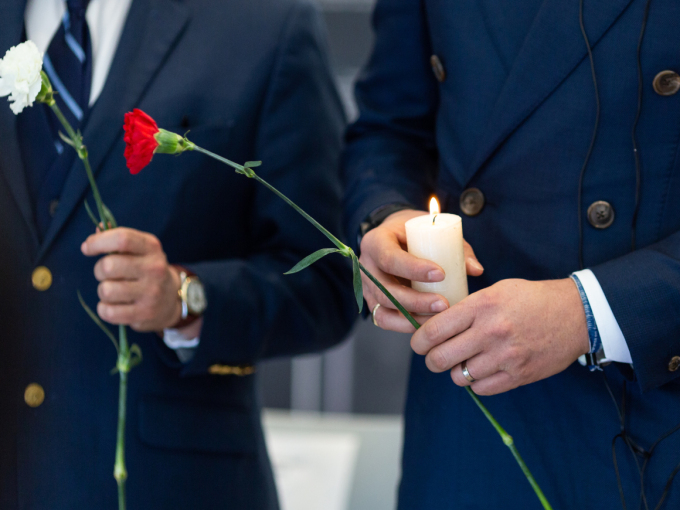 En seremoni med lys og blomster i møte med noen av ofrene for den langvarige krigen i Colombia. Foto: FN-sambandet / Eivind Oskarson