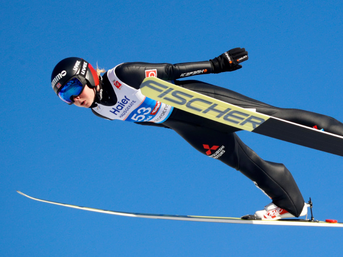 Maren Lundby og dei andre norske hoppjentene tok bronse i historias første VM-laghopp for kvinner. Foto: Fredrik Hagen / NTB scanpix