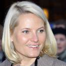 Kronprinsesse Mette-Marit deltar på markeringen av Verdens AIDS-dag på Youngstorget i Oslo  (Foto: Lise Åserud, Scanpix).