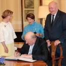 Australia generálaguvernøra Peter John Cosgrove ja Lady Cosgrove leaba Gonagasbára guossoheaddjit stáhtaguossástallama oktavuođas. Govva: David Gray, Reuters / NTB scanpix