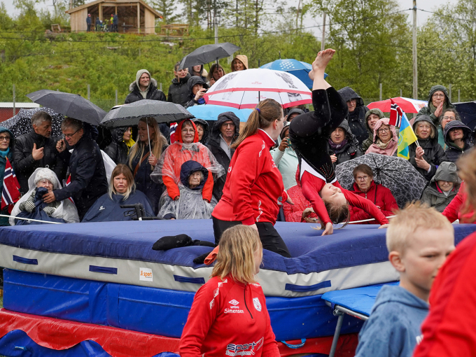 Lášmohallit  ledje sávrrit ja dego girddášedje áimmus go njuikkodedje. Govven: Liv Anette Luane, Gonagaslaš hoavva. 