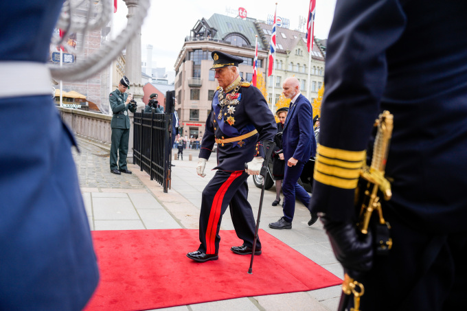 Hans Majestet Kongen ankommer Stortinget. Foto: Javad Parsa / NTB