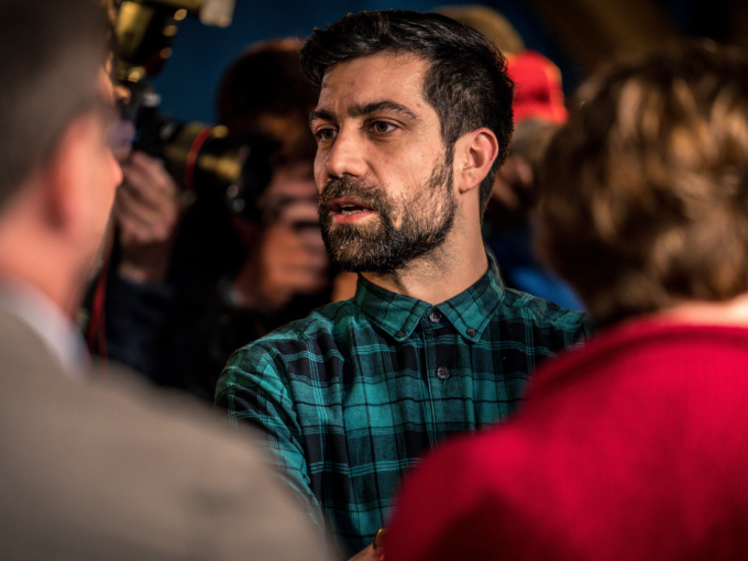 Zeshan Shakars oppvekstroman fra Stovner betyr mye for mange. Foto: Simen Prestaasen, Sporveien