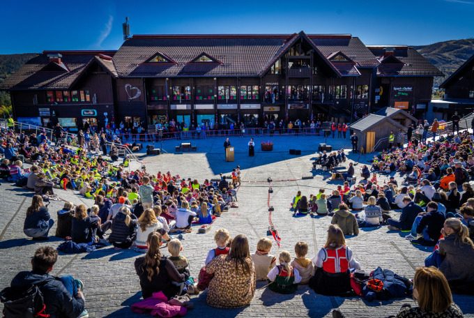 Amfiet i gågata på Geilo. Foto: Ole Berg-Rusten / NTB