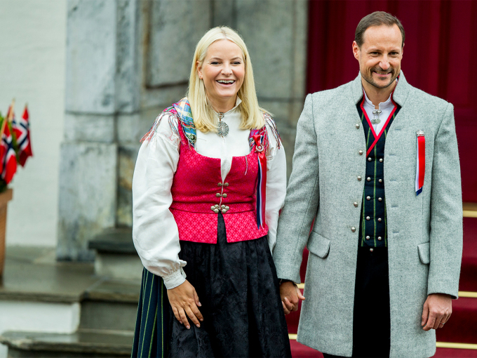 Ruvdnaprinsabearaš dearvvaha mánáidtoga Askeris olggobealde Skaugum. Govva: Vegard Wivestad Grøtt / NTB scanpix