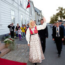 Ruvdnaprinsa Haakon ja Ruvdnaprinseassa Mette-Marit boahtiba mállásiidda Arendal Boares Rá&#273;&#273;evissui (Govva: Gorm Kallestad / Scanpix)