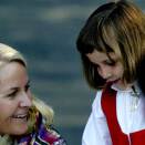 Ruvdnaprinseassa Mette-Marit ja Prinsaessa Ingrid Alexandra (Govva: Stian Lysberg Solum, Scanpix) 