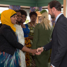 Ruvdnaprinsabárra beasai dearvvahit má&#331;ga sisafárrejeaddji eatni Frivillighetssentrálas   (Govva: Terje Bendiksby / NTB scanpix)
