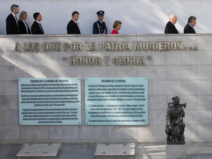 Gonagasbárra láidesteddjiiguin  Bernardo O'Higgins hávdebáikkis. Govva: Tom Hansen, Hansenfoto.no