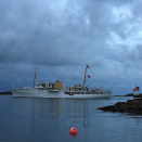 Kongeskipet passerer Holmesund utenfor Tvedestrand, juni 2016. Foto: Sven Marius Utklev Gjeruldsen-Halle
 