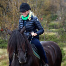 Ruvdnaprinseassa Mette-Marit riide heasttain (Govva: Lise Åserud / Scanpix)