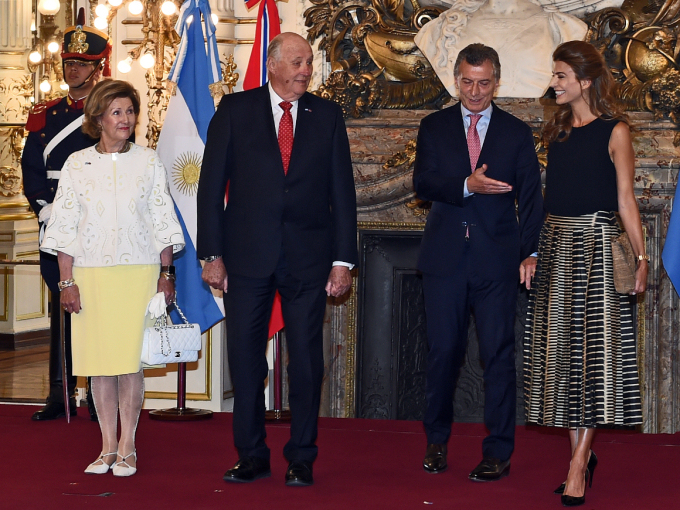 Gonagasbárra ja Presideantabárra besse ságastallat presideantagárdimis, Casa Rosada. Govva: Sven Gj. Gjeruldsen, Gonagaslaš hoavva