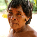Yanomami-indiánat leat eanemus dovddus indiánajoavku Amazonasis, ja sii ellet buoremuddui ain árbevirola&#154; lági mielde. (Govva: Rainforest Foundation Norway / ISA Brazil)