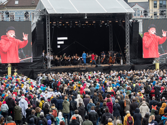 Jaa9 på scenen under åpningsforestillingen. Foto: Marit Hommedal / NTB scanpix