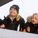 Ruvdnaprinseassa geah&#269;&#269;á stuora luohká njuikemiid ovttas Mariusain ja Prinssa Sverre Magnusiin (Govva: Kyrre Lien, Scanpix)
