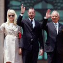 Ruvdnaprinsabárra ja stáhtaministtar Najib Razak ja su roavvá Sri Rosmah Mansor buresboahtinseremoniijas (Govva: AP Photo / Lai Seng Sin)
