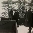 Na&#154;unállávlla ja Gonagassálbma lea oassin árbevierus (Govva: Sport & General, Press Agency, London / Gonagasla&#154; hoava vuorkágovva, 1922-23)