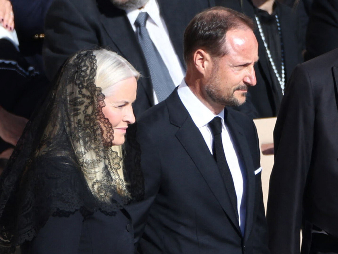 Kronprins Haakon og Kronprinsesse Mette-Marit representerte Norge under Pavens begravelse. Foto: Lafargue Raphael / ABACA/ Shutterstock / NTB