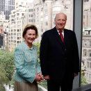 Kong Harald og Dronning Sonja på MoMA i New York (Foto: Lise Åserud / Scanpix)