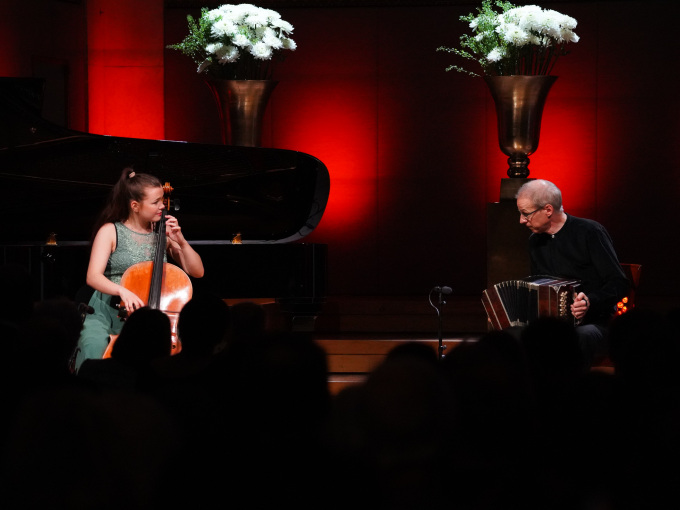 Birgitta Elisa Oftestad og Per Arne Glorvigen spilte under prisseremonien, fra klassisk norsk til argentinsk tango. Foto: Liv Anette Luane, Det kongelige hoff