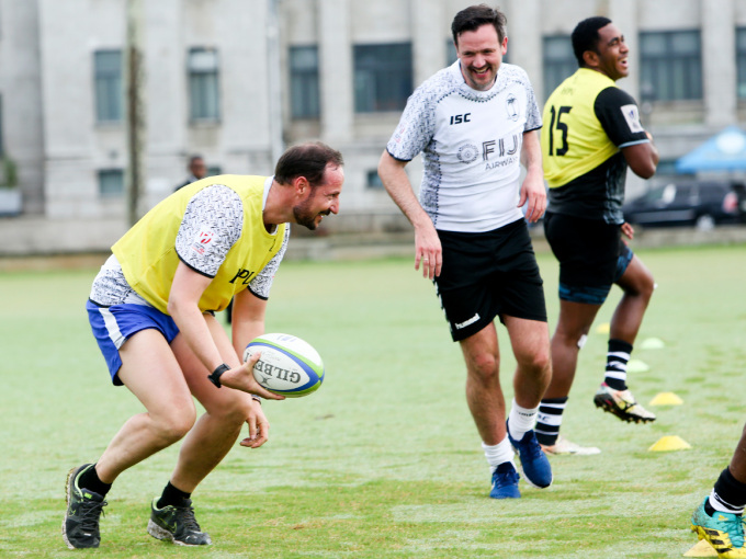  Ruvdnaprinsa Haakon ja Dag-Inge Ulstein – goabbatge rugbyjoavkkus. Govva: Karen Setten / NTB scanpix