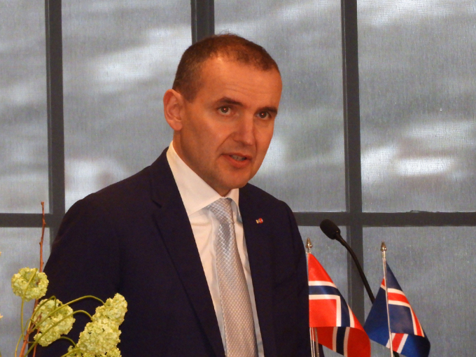 Presideantta doallá sáhkavuoru Bergena Universitehtas. Govva: Sven Gj. Gjeruldsen, Gonagaslaš hoavva.