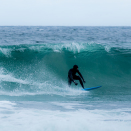 Kronprins Haakon surfer utenfor Sunnmøre. Handoutbilde fra Det kongelige hoff publisert 07.10.2017. Bildet er kun til redaksjonell bruk - ikke for salg. Foto: Fjordlapse Photography, Det kongelige hoff.
