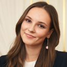 Prinsesse Ingrid Alexandra i Den hvite salong på Det kongelige slott. Handoutbilde fra Det kongelige hoff publisert 21.01.2022 i anledning Prinsessens 18-årsdag. Bildet er kun til redaksjonell bruk, ikke for salg. Foto: Ida Bjørvik, Det kongelige hoff