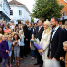 Ruvdnaprinsa Haakon, Ruvdnaprinseassa Mette-Marit ja fylkkamánne Øystein Djupedal vácca&#154;it Grimstad gávpogis (Foto: Gorm Kallestad / Scanpix)
