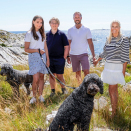 Kronprinsfamilien på Dvergsøya. Foto: Lise Åserud, NTB scanpix