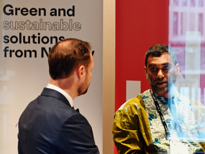 Generalsekretær Kumi Naidoo fra Amnesty International pekte på behovet for strenge etiske retningslinjer for produksjonen av el-biler. Foto: Sven Gj. Gjeruldsen, Det kongelige hoff