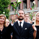 25.07: Ruvdnaprinsa Haakon, Ruvdnaprinseassa Mette-Marit jacPrinseassa Märtha Louise leat dan 150.000 searvvis geat leat &#269;oahkkanan Rá&#273;&#273;eviesso&#154;illjui (Govva: Erlend Aas / Scanpix)