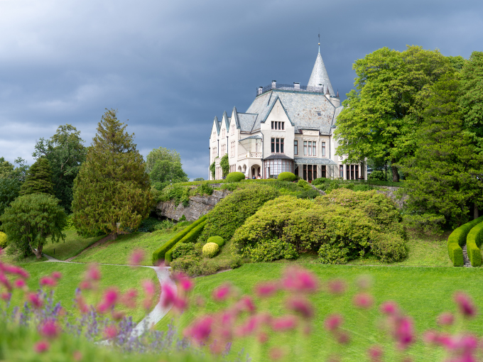 En vakker park omgir Gamlehaugen. Foto: Øivind Möller Bakken, Det kongelige hoff