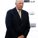 8. september: Kong Harald er til stede ved åpningen av Høstutstillingen 2012 - Statens 125. kunstutstilling (Foto: Lise Åserud, NTB Scanpix)